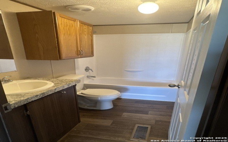 19124 LAGLORIA ROAD, Elmendorf, TX 78112, 4 Habitaciones Habitaciones , ,2 BañosBaños,Residential,En Venta,19124 LAGLORIA ROAD,0,1906594