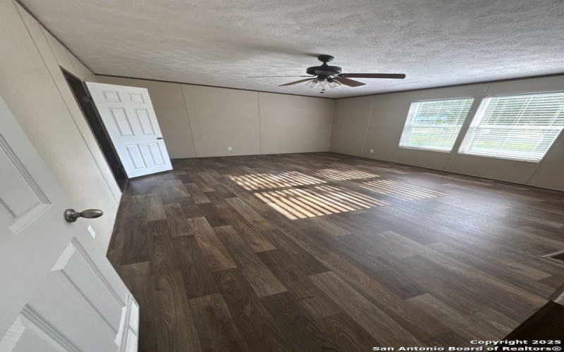 19124 LAGLORIA ROAD, Elmendorf, TX 78112, 4 Habitaciones Habitaciones , ,2 BañosBaños,Residential,En Venta,19124 LAGLORIA ROAD,0,1906594