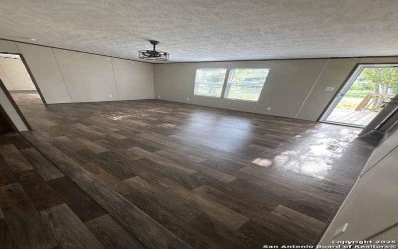 19124 LAGLORIA ROAD, Elmendorf, TX 78112, 4 Habitaciones Habitaciones , ,2 BañosBaños,Residential,En Venta,19124 LAGLORIA ROAD,0,1906594