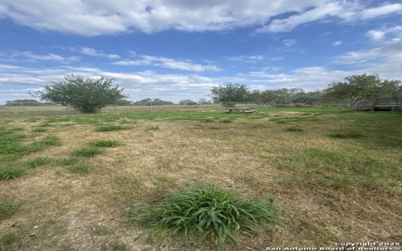 19124 LAGLORIA ROAD, Elmendorf, TX 78112, 4 Habitaciones Habitaciones , ,2 BañosBaños,Residential,En Venta,19124 LAGLORIA ROAD,0,1906594