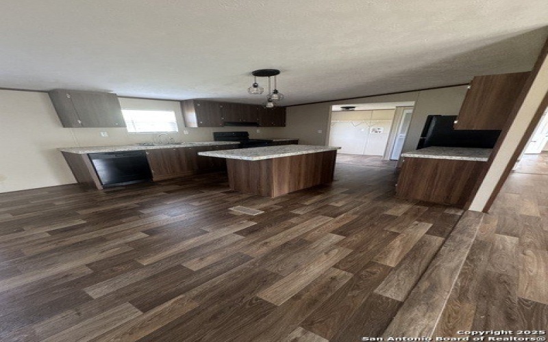19124 LAGLORIA ROAD, Elmendorf, TX 78112, 4 Habitaciones Habitaciones , ,2 BañosBaños,Residential,En Venta,19124 LAGLORIA ROAD,0,1906594