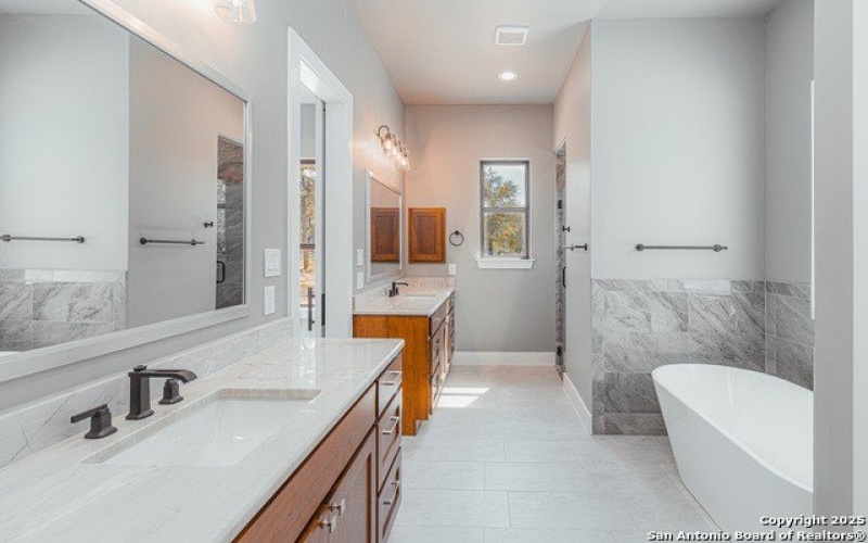 200 Crescent Ridge, Adkins, TX 78101, 4 Bedrooms Bedrooms, ,3 BathroomsBathrooms,Residential,For Sale,200 Crescent Ridge,0,1906602