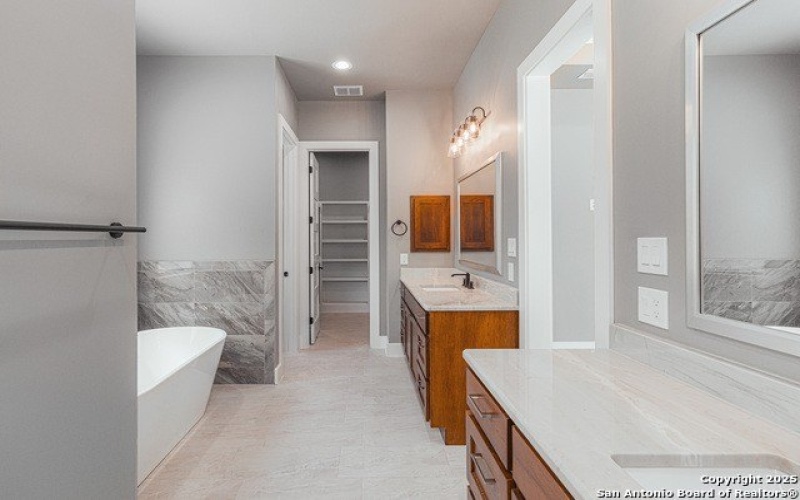 200 Crescent Ridge, Adkins, TX 78101, 4 Bedrooms Bedrooms, ,3 BathroomsBathrooms,Residential,For Sale,200 Crescent Ridge,0,1906602