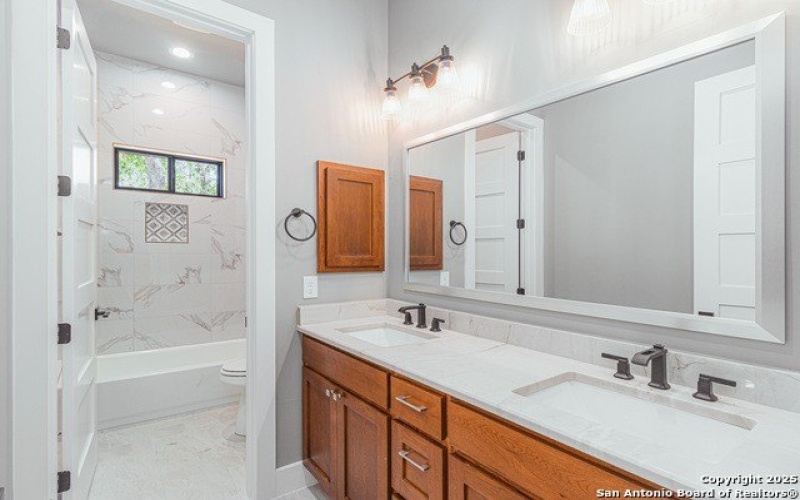 200 Crescent Ridge, Adkins, TX 78101, 4 Bedrooms Bedrooms, ,3 BathroomsBathrooms,Residential,For Sale,200 Crescent Ridge,0,1906602