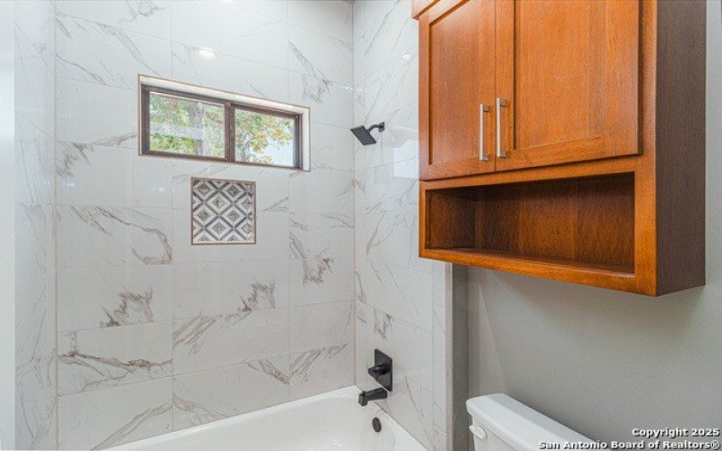 200 Crescent Ridge, Adkins, TX 78101, 4 Bedrooms Bedrooms, ,3 BathroomsBathrooms,Residential,For Sale,200 Crescent Ridge,0,1906602