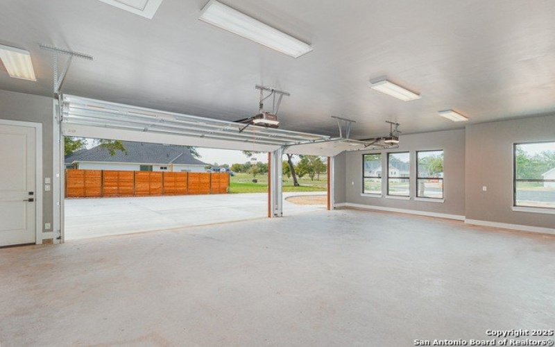 200 Crescent Ridge, Adkins, TX 78101, 4 Bedrooms Bedrooms, ,3 BathroomsBathrooms,Residential,For Sale,200 Crescent Ridge,0,1906602