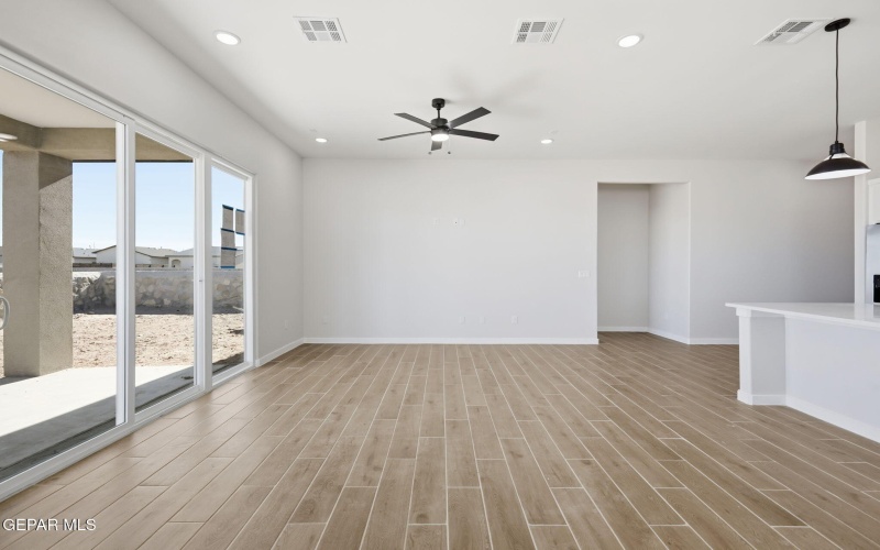 9728 Calle Cancun Street, El Paso, TX 79927, 4 Habitaciones Habitaciones , ,2 BañosBaños,Residential,En Venta,9728 Calle Cancun Street,0,930077