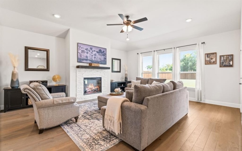 411 Heritage Hill Drive, Forney, TX 75126, 4 Bedrooms Bedrooms, ,3 BathroomsBathrooms,Residential,For Sale,411 Heritage Hill Drive,0,21048733