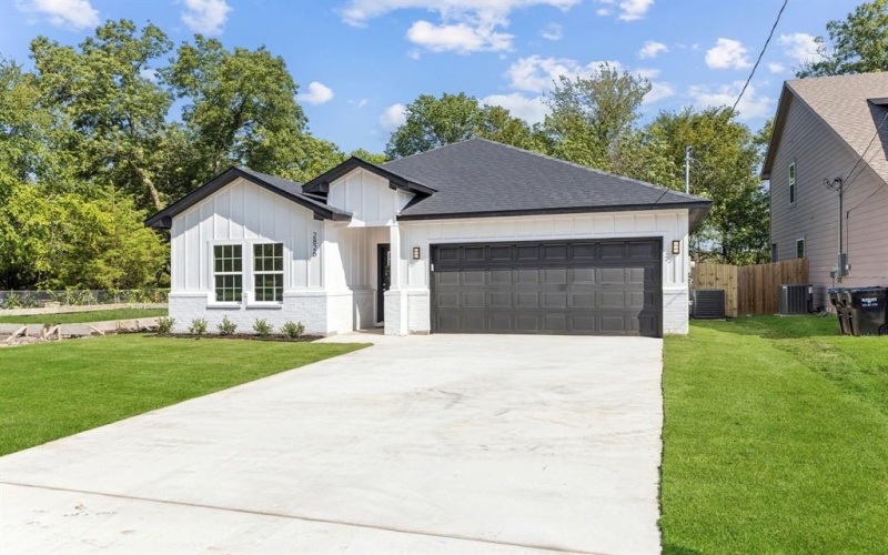 2826 Gillespie Street, Greenville, TX 75401, 3 Habitaciones Habitaciones , ,2 BañosBaños,Residential,En Venta,2826 Gillespie Street,0,21052335