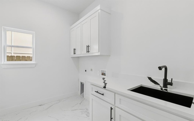 4715 S Denley Drive, Dallas, TX 75216, 5 Habitaciones Habitaciones , ,5 BañosBaños,Residential,En Venta,4715 S Denley Drive,0,21056090