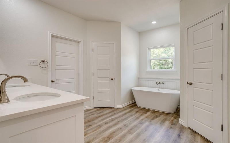 138 Abbott Avenue, Covington, TX 76636, 4 Habitaciones Habitaciones , ,2 BañosBaños,Residential,En Venta,138 Abbott Avenue,0,21055108