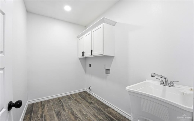 617 W Garfield Avenue, Alton, TX 78573, 3 Bedrooms Bedrooms, ,2 BathroomsBathrooms,Residential,For Sale,617 W Garfield Avenue,0,480628