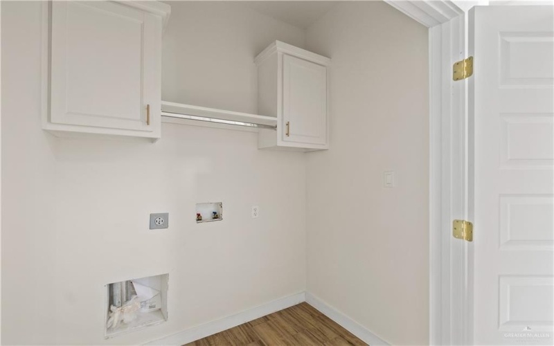 409 W La Pointe Avenue, Mission, TX 78573, 4 Habitaciones Habitaciones , ,3 BañosBaños,Residential,En Venta,409 W La Pointe Avenue,0,480646