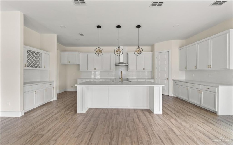 409 W La Pointe Avenue, Mission, TX 78573, 4 Habitaciones Habitaciones , ,3 BañosBaños,Residential,En Venta,409 W La Pointe Avenue,0,480646