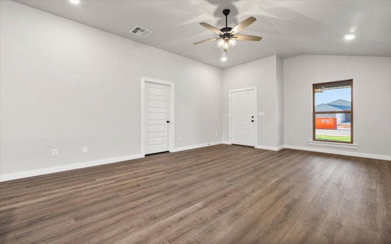 3005 139th Street, Lubbock, TX 79423, 3 Habitaciones Habitaciones , ,2 BañosBaños,Residential,En Venta,3005 139th Street,0,202560306