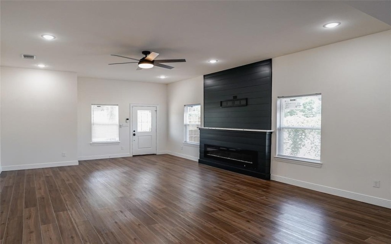 4206 Colonial Avenue, Dallas, TX 75215, 3 Bedrooms Bedrooms, ,2 BathroomsBathrooms,Residential,For Sale,4206 Colonial Avenue,0,21055390