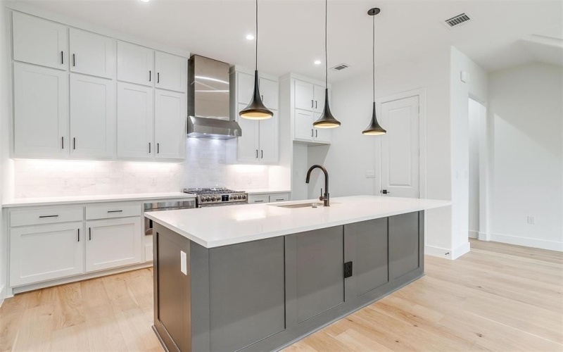 135 Thornton Lane, Arlington, TX 76013, 2 Bedrooms Bedrooms, ,2 BathroomsBathrooms,Residential,For Sale,135 Thornton Lane,0,21055616