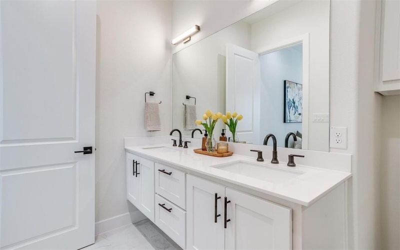 135 Thornton Lane, Arlington, TX 76013, 2 Bedrooms Bedrooms, ,2 BathroomsBathrooms,Residential,For Sale,135 Thornton Lane,0,21055616