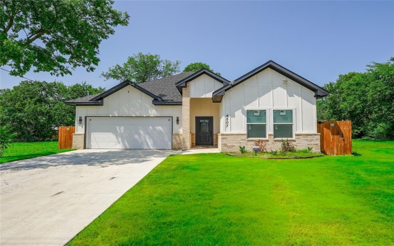 4507 Metropolitan Avenue, Dallas, TX 75210, 3 Bedrooms Bedrooms, ,2 BathroomsBathrooms,Residential,For Sale,4507 Metropolitan Avenue,0,21055261