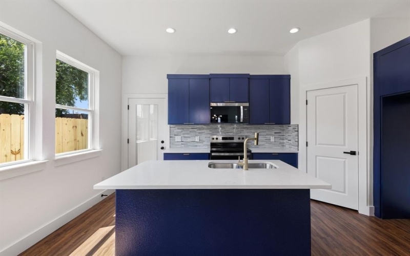 4723 Barry Avenue, Dallas, TX 75223, 4 Habitaciones Habitaciones , ,2 BañosBaños,Residential,En Venta,4723 Barry Avenue,0,21055871