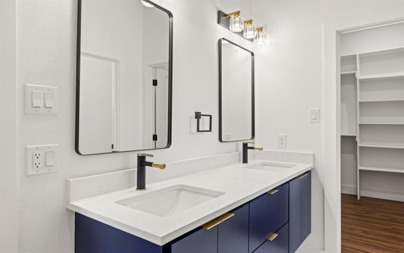 4723 Barry Avenue, Dallas, TX 75223, 4 Habitaciones Habitaciones , ,2 BañosBaños,Residential,En Venta,4723 Barry Avenue,0,21055871