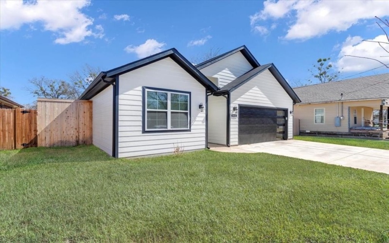 1323 S Montgomery Street, Sherman, TX 75090, 4 Bedrooms Bedrooms, ,2 BathroomsBathrooms,Residential,For Sale,1323 S Montgomery Street,0,21056902