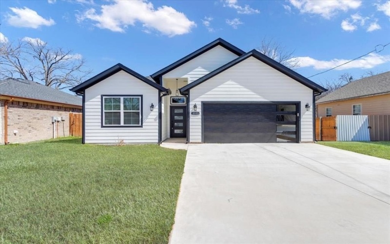 1323 S Montgomery Street, Sherman, TX 75090, 4 Bedrooms Bedrooms, ,2 BathroomsBathrooms,Residential,For Sale,1323 S Montgomery Street,0,21056902