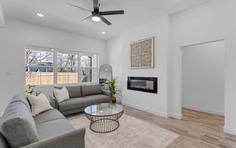 1323 S Montgomery Street, Sherman, TX 75090, 4 Bedrooms Bedrooms, ,2 BathroomsBathrooms,Residential,For Sale,1323 S Montgomery Street,0,21056902