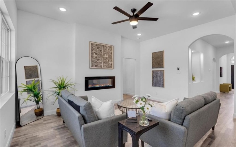 1323 S Montgomery Street, Sherman, TX 75090, 4 Bedrooms Bedrooms, ,2 BathroomsBathrooms,Residential,For Sale,1323 S Montgomery Street,0,21056902