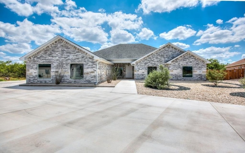 5202 Riviera Lane, San Angelo, TX 76904, 5 Bedrooms Bedrooms, ,5 BathroomsBathrooms,Residential,For Sale,5202 Riviera Lane,0,129009