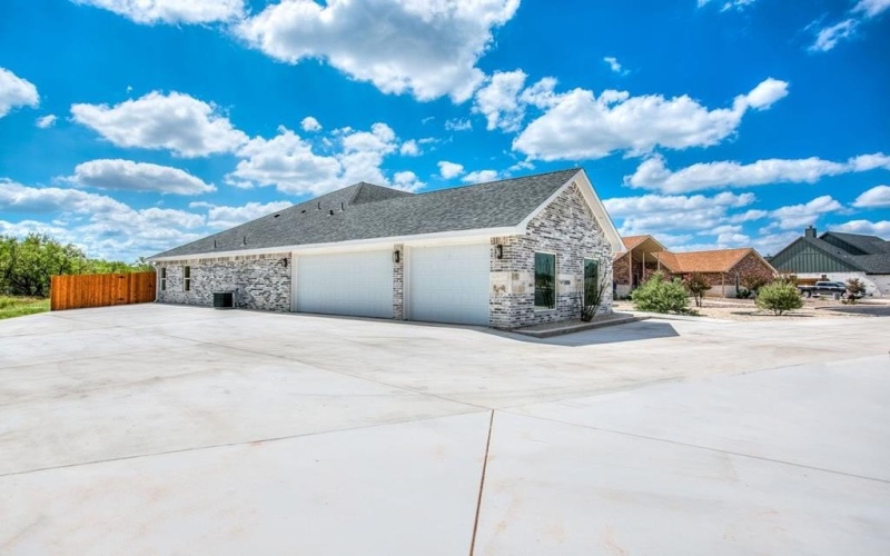 5202 Riviera Lane, San Angelo, TX 76904, 5 Bedrooms Bedrooms, ,5 BathroomsBathrooms,Residential,For Sale,5202 Riviera Lane,0,129009