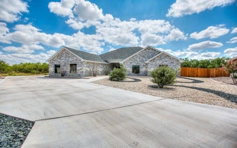 5202 Riviera Lane, San Angelo, TX 76904, 5 Bedrooms Bedrooms, ,5 BathroomsBathrooms,Residential,For Sale,5202 Riviera Lane,0,129009