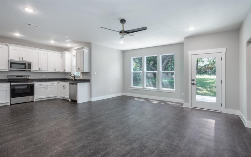 326 W Day Street, Denison, TX 75020, 3 Habitaciones Habitaciones , ,2 BañosBaños,Residential,En Venta,326 W Day Street,0,21046842