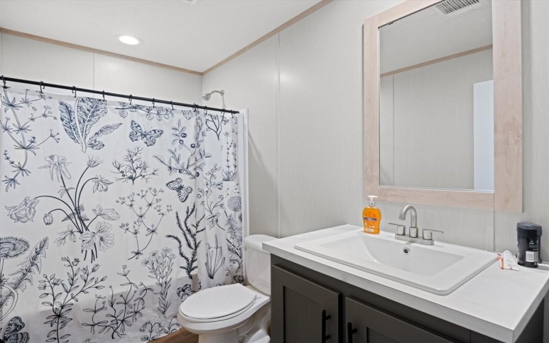 380 Valley Ridge Drive, Bridgeport, TX 76426, 5 Bedrooms Bedrooms, ,3 BathroomsBathrooms,Residential,For Sale,380 Valley Ridge Drive,0,21056297