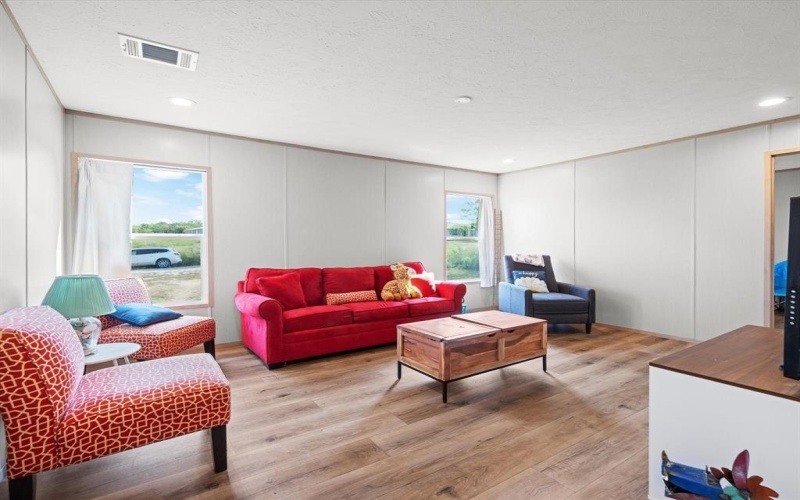 380 Valley Ridge Drive, Bridgeport, TX 76426, 5 Bedrooms Bedrooms, ,3 BathroomsBathrooms,Residential,For Sale,380 Valley Ridge Drive,0,21056297