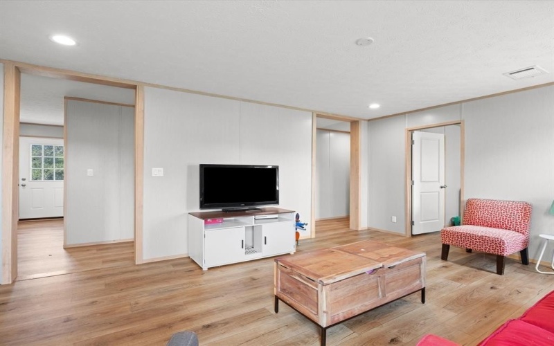 380 Valley Ridge Drive, Bridgeport, TX 76426, 5 Bedrooms Bedrooms, ,3 BathroomsBathrooms,Residential,For Sale,380 Valley Ridge Drive,0,21056297