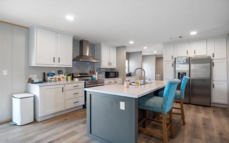 380 Valley Ridge Drive, Bridgeport, TX 76426, 5 Bedrooms Bedrooms, ,3 BathroomsBathrooms,Residential,For Sale,380 Valley Ridge Drive,0,21056297