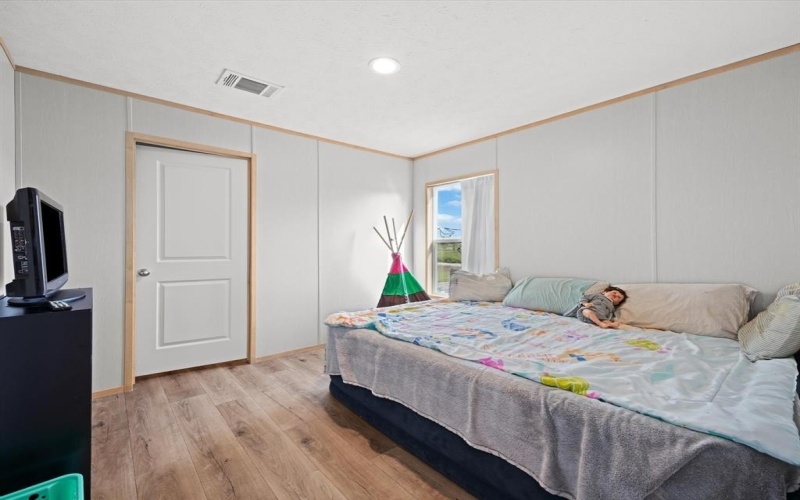 380 Valley Ridge Drive, Bridgeport, TX 76426, 5 Bedrooms Bedrooms, ,3 BathroomsBathrooms,Residential,For Sale,380 Valley Ridge Drive,0,21056297