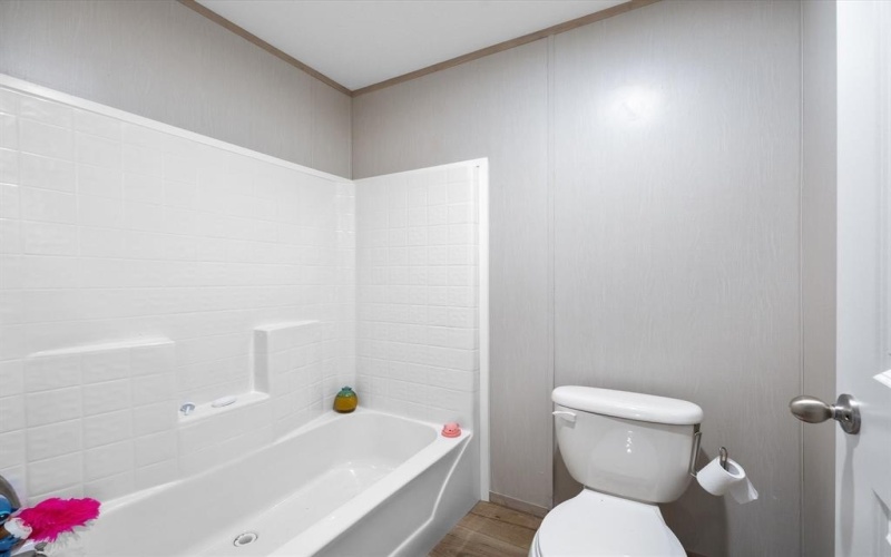 380 Valley Ridge Drive, Bridgeport, TX 76426, 5 Bedrooms Bedrooms, ,3 BathroomsBathrooms,Residential,For Sale,380 Valley Ridge Drive,0,21056297