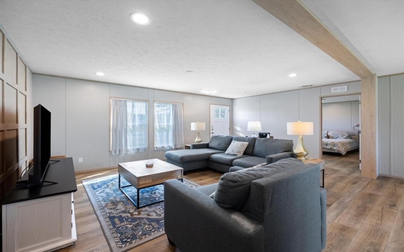 380 Valley Ridge Drive, Bridgeport, TX 76426, 5 Bedrooms Bedrooms, ,3 BathroomsBathrooms,Residential,For Sale,380 Valley Ridge Drive,0,21056297