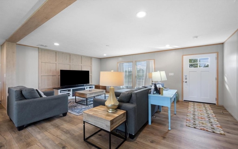 380 Valley Ridge Drive, Bridgeport, TX 76426, 5 Bedrooms Bedrooms, ,3 BathroomsBathrooms,Residential,For Sale,380 Valley Ridge Drive,0,21056297