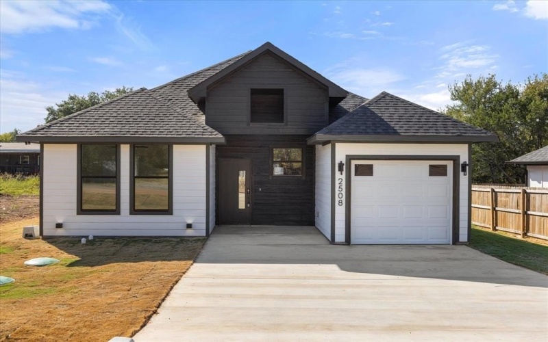 2508 Deer Trail, Granbury, TX 76048, 3 Bedrooms Bedrooms, ,2 BathroomsBathrooms,Residential,For Sale,2508 Deer Trail,0,21056764