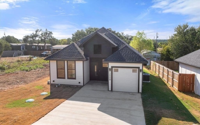 2508 Deer Trail, Granbury, TX 76048, 3 Bedrooms Bedrooms, ,2 BathroomsBathrooms,Residential,For Sale,2508 Deer Trail,0,21056764