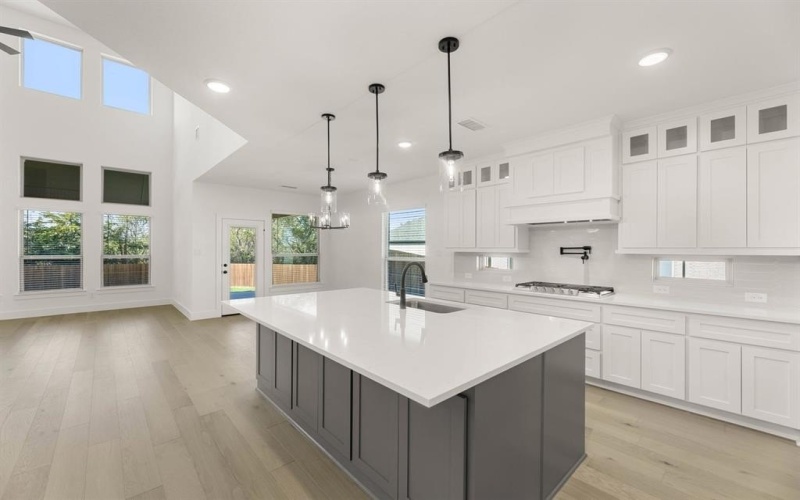 721 S Hidden Lakes Drive, DeSoto, TX 75115, 5 Habitaciones Habitaciones , ,5 BañosBaños,Residential,En Venta,721 S Hidden Lakes Drive,0,21057290