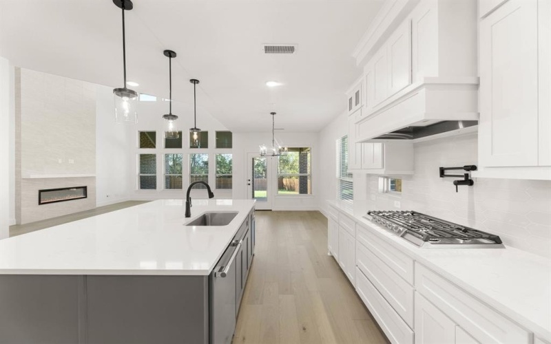 721 S Hidden Lakes Drive, DeSoto, TX 75115, 5 Habitaciones Habitaciones , ,5 BañosBaños,Residential,En Venta,721 S Hidden Lakes Drive,0,21057290