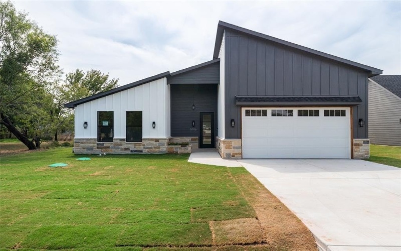 5706 Belaire Circle, Granbury, TX 76048, 4 Bedrooms Bedrooms, ,2 BathroomsBathrooms,Residential,For Sale,5706 Belaire Circle,0,21057364