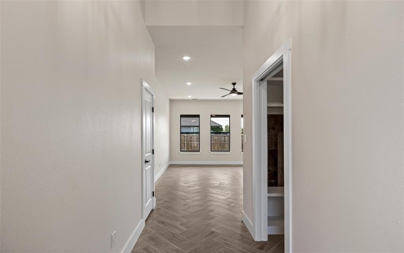 5706 Belaire Circle, Granbury, TX 76048, 4 Bedrooms Bedrooms, ,2 BathroomsBathrooms,Residential,For Sale,5706 Belaire Circle,0,21057364