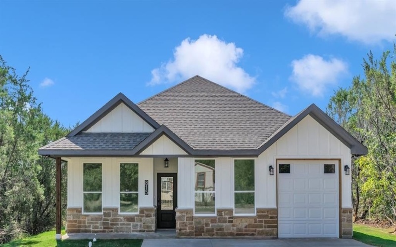 815 Arkansas River Drive, Granbury, TX 76048, 3 Bedrooms Bedrooms, ,2 BathroomsBathrooms,Residential,For Sale,815 Arkansas River Drive,0,21057652