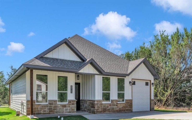 815 Arkansas River Drive, Granbury, TX 76048, 3 Bedrooms Bedrooms, ,2 BathroomsBathrooms,Residential,For Sale,815 Arkansas River Drive,0,21057652
