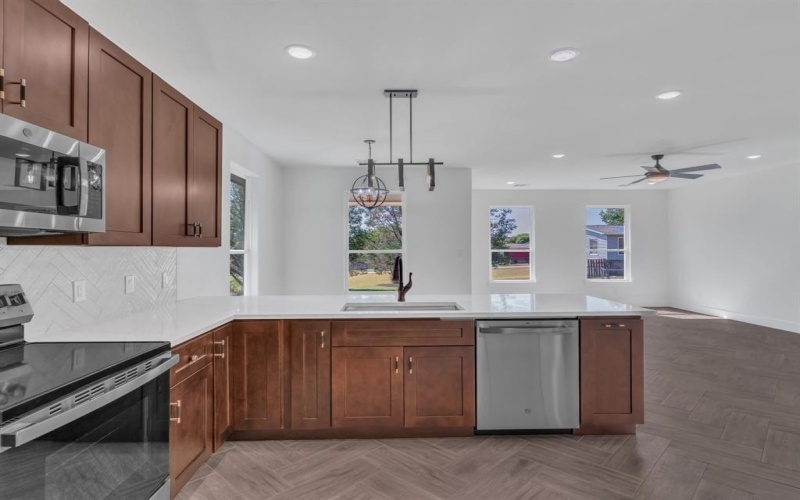 815 Arkansas River Drive, Granbury, TX 76048, 3 Bedrooms Bedrooms, ,2 BathroomsBathrooms,Residential,For Sale,815 Arkansas River Drive,0,21057652